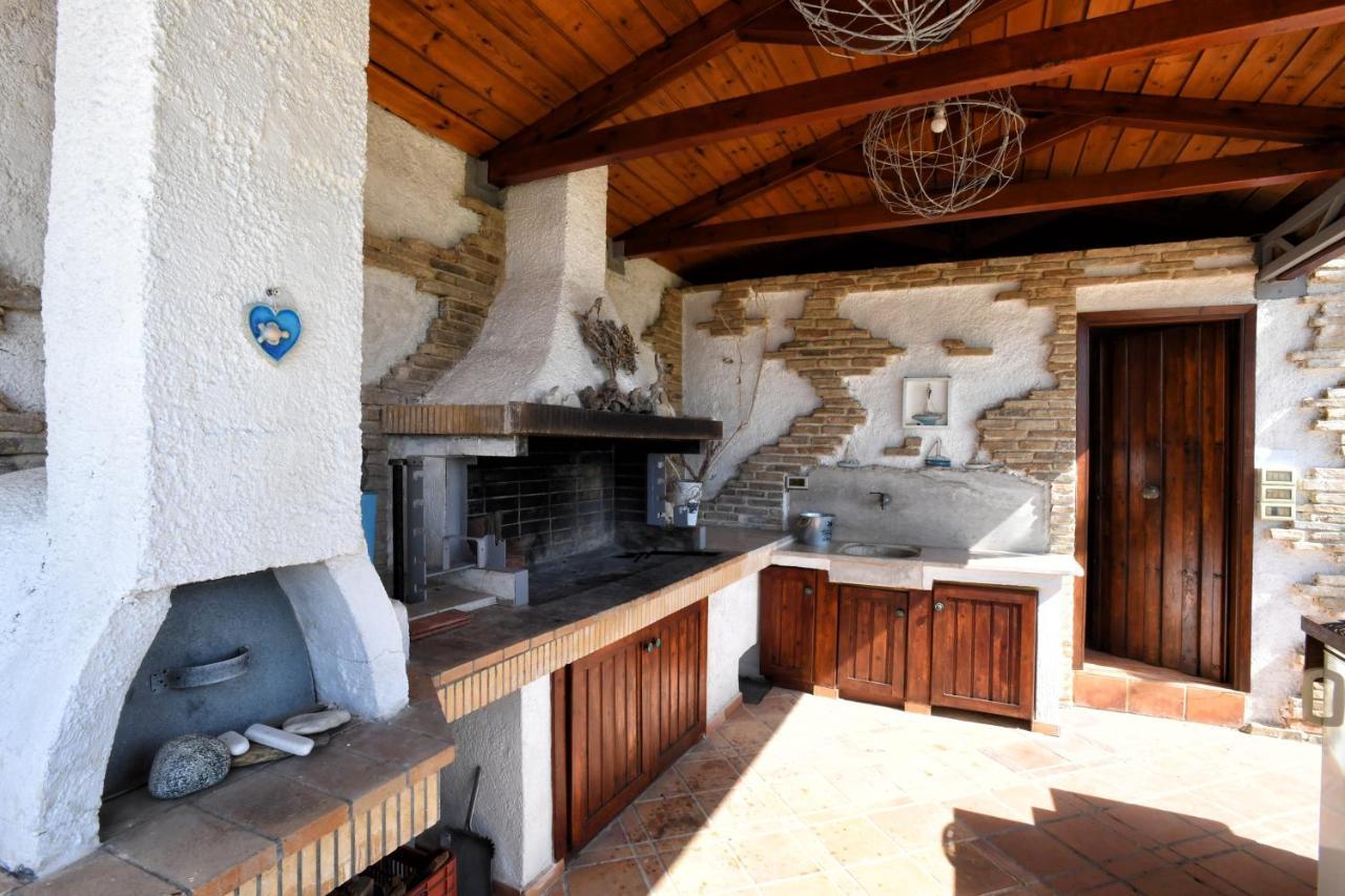 Luxurious Villa By The Sea Posidhonía Exteriér fotografie